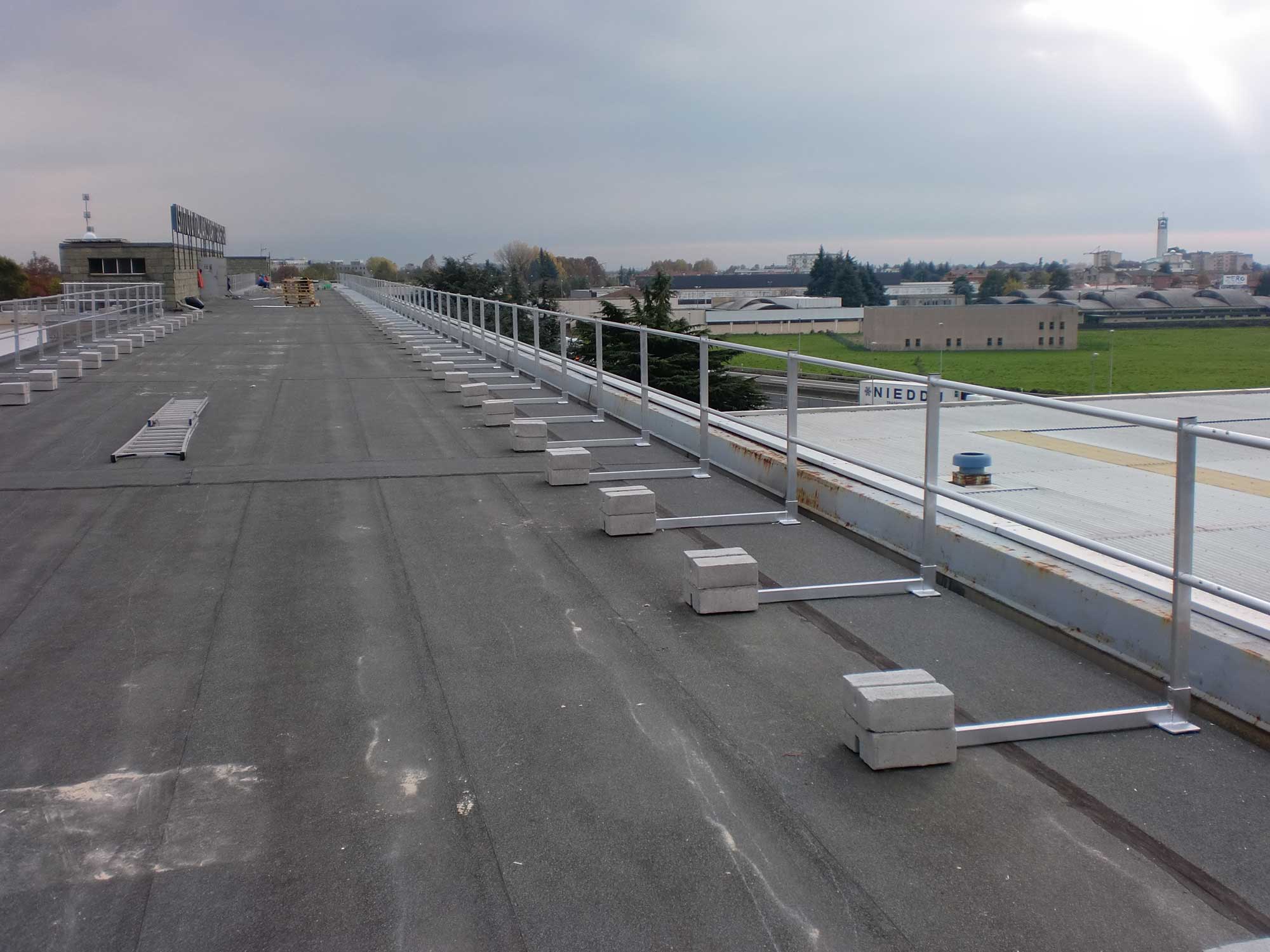 Parapetti Per Tetti Temporanei E Permanenti Per La Sicurezza Parapetti Per Tetti Temporanei E Permanenti Per La Sicurezza